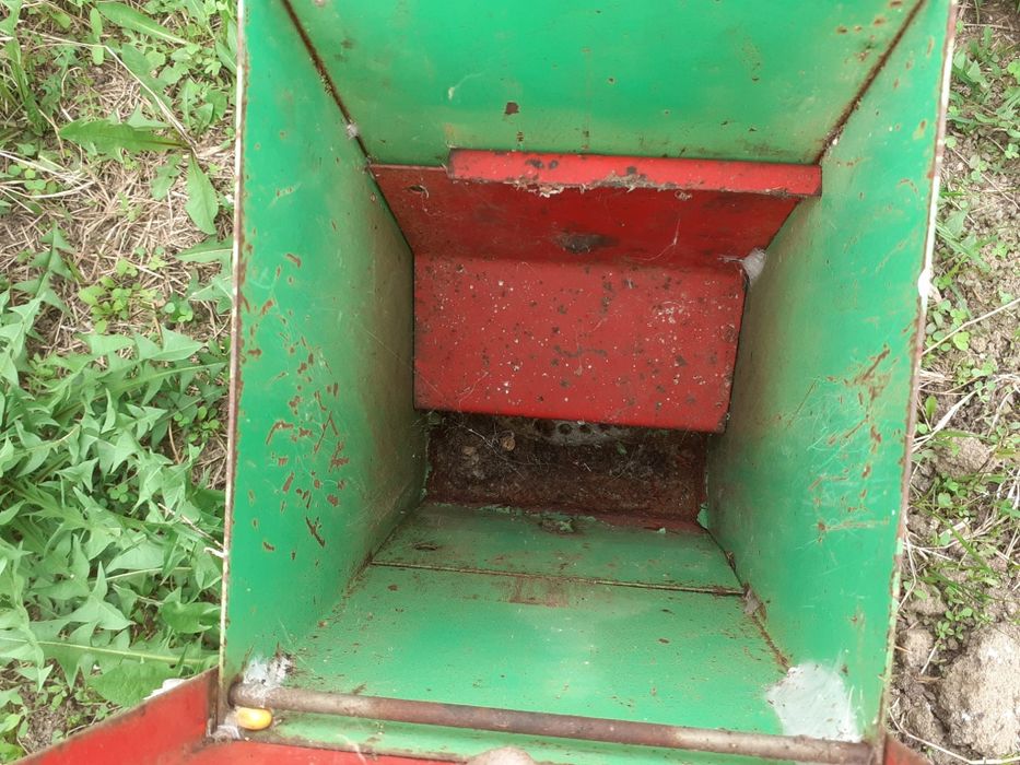 De vânzare semănătoare.