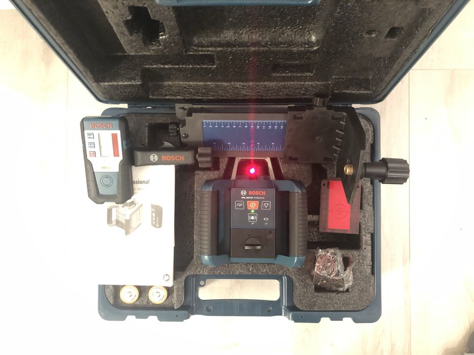 Nivela Laser rotativa Bosch GRL 300 HV cu receptor