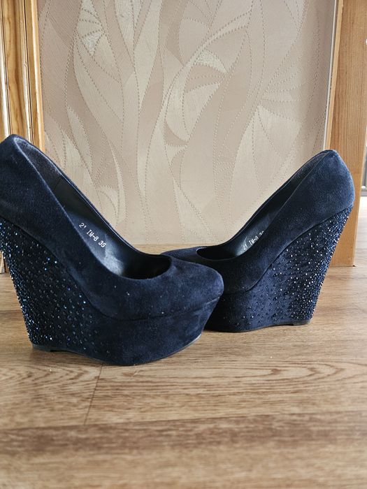 Туфли женские на танкетке