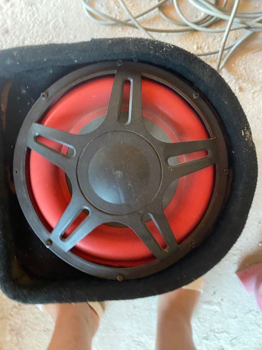 Vând subwoofer ug de 500 w