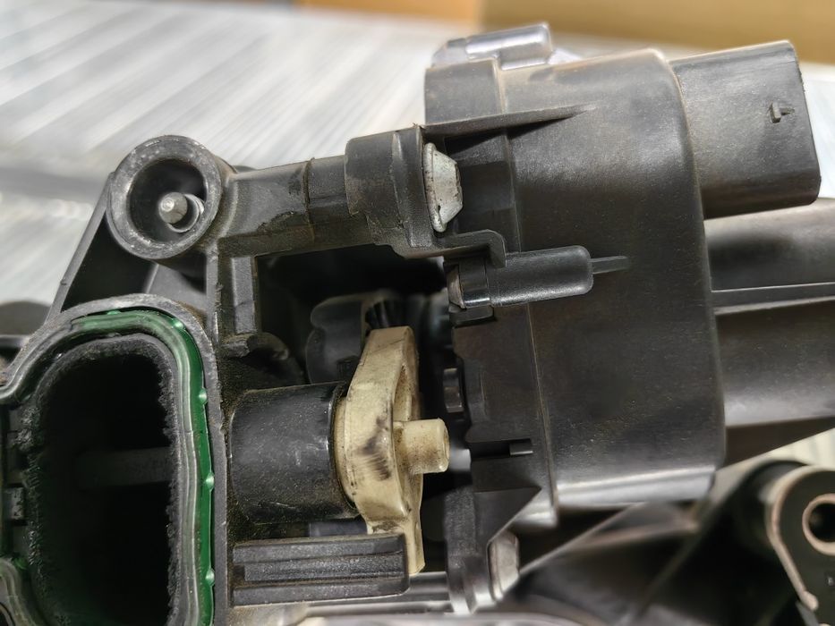 Всмукателен колектор за BMW G серии дизел B57