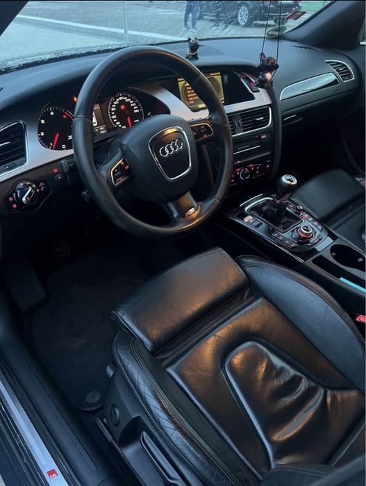 Vand Audi A4 B8 2010 Manuala S Line 2.0 TDI