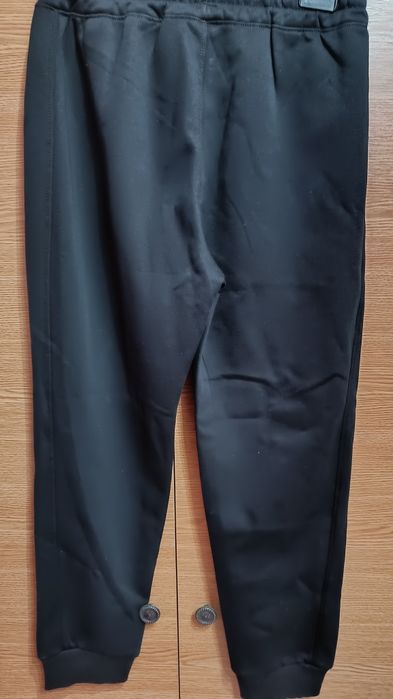 Vând pantaloni Nike,noi, mărimile M,L.