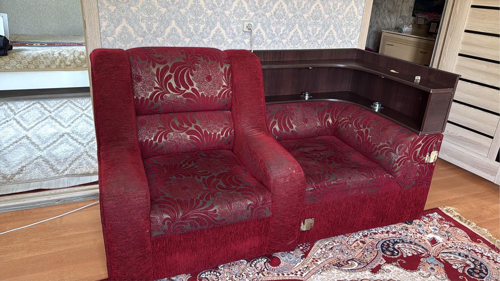 Продаётся диван и кресло.