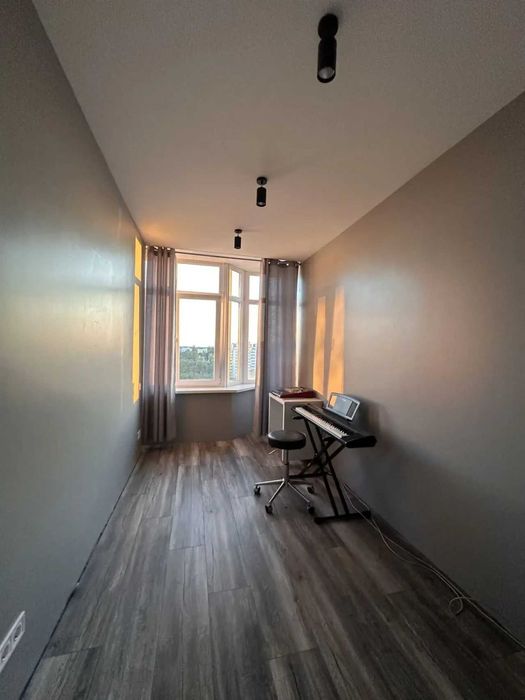 Дава се под наем Тристаен апартамент в София, Център - 90 кв.м за 510 € - Снимка #1