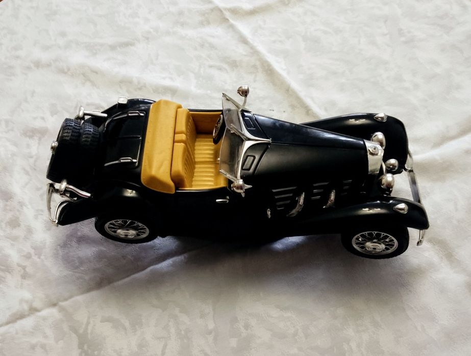 Mercedes Benz       .