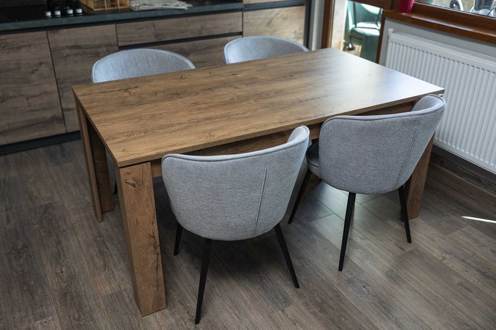 Комлект маса и столове