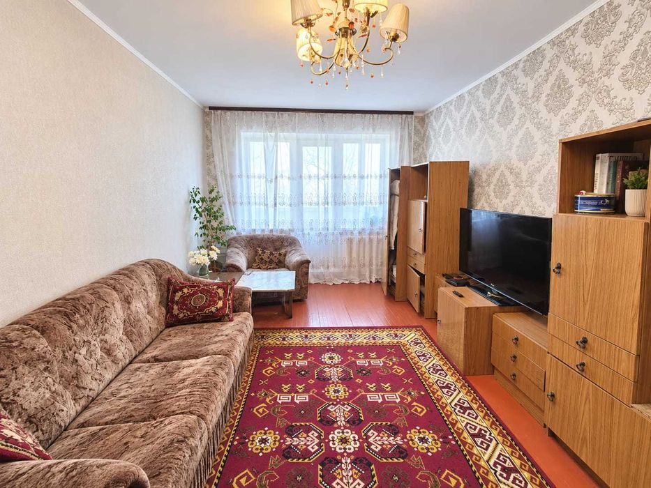 Продам 2 комн квартиру на 6 мкр