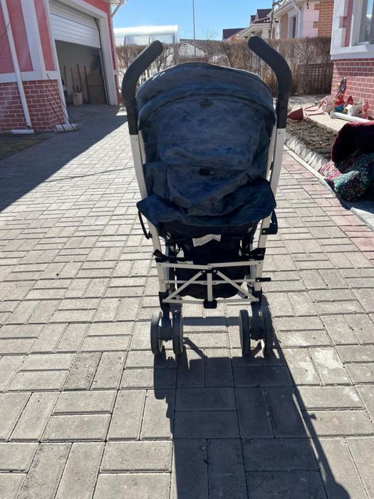 Детска коляска.