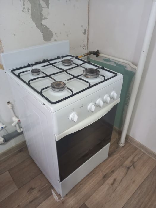 Продам газовую  плиту