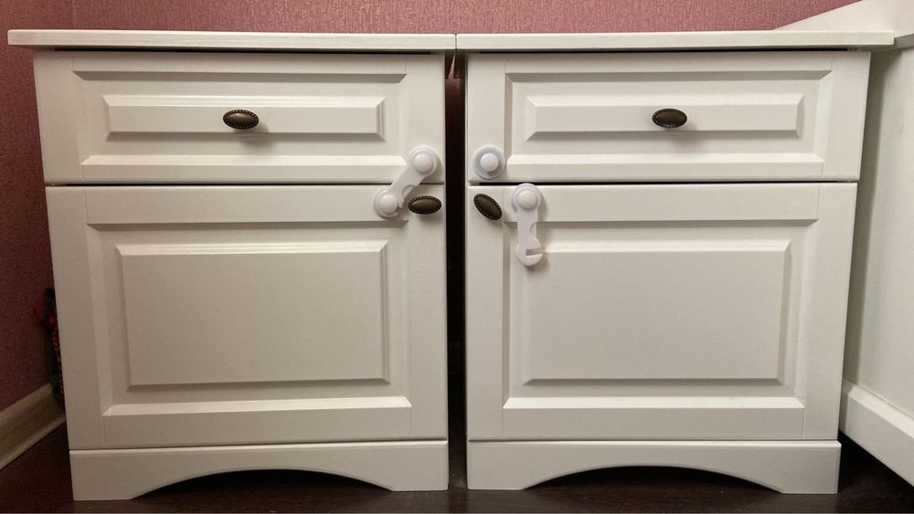 Спальный кровать и тумба