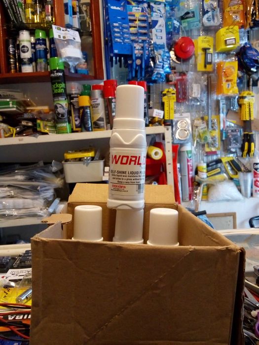 Боя за кожа, кожен салон, волан, кожени якета