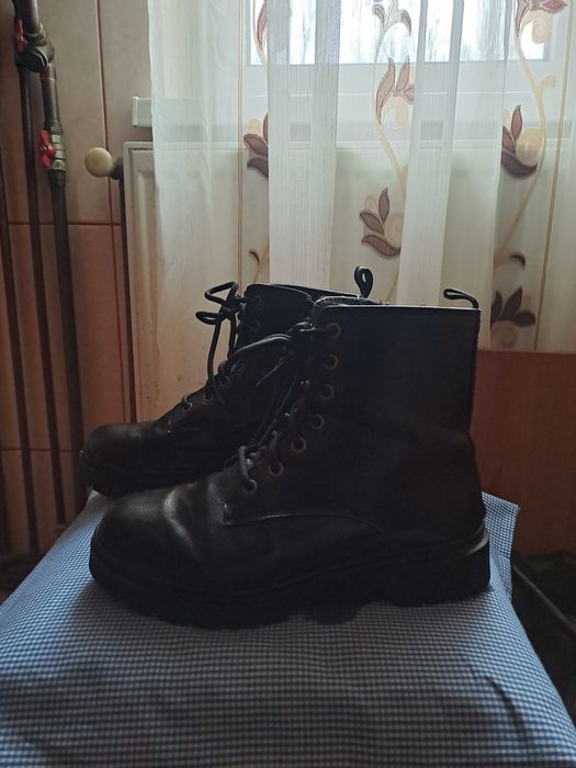 Vând f urgent ghete din piele nat,negru, 37,starefbuna