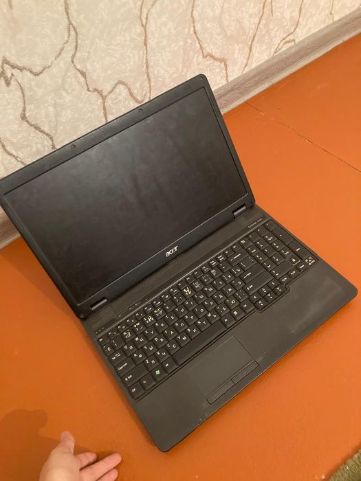 Ноутбук в нерабочем состоянии только для запчасти