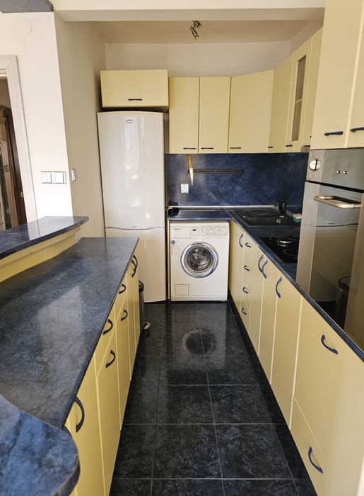 Тристаен Апартамент във Въстанически