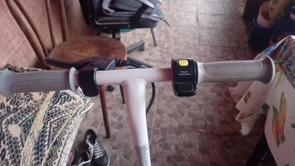 Vând trotineta electrica ninebot
