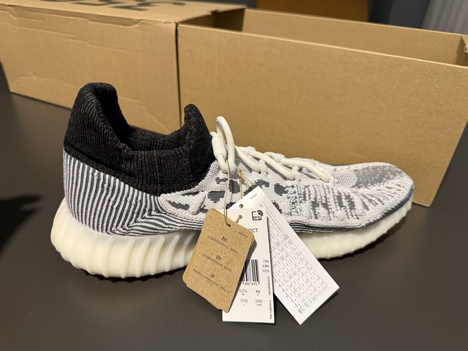 Yeezy 350V2 CMPCT