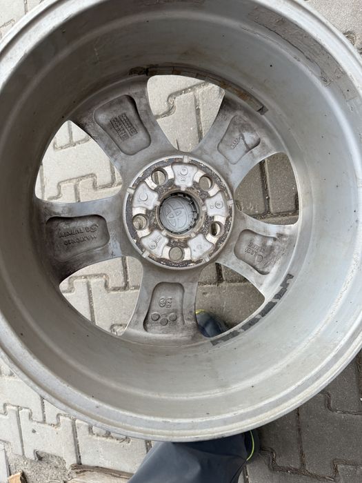 Бу оригинальный диск тойота RAV4.