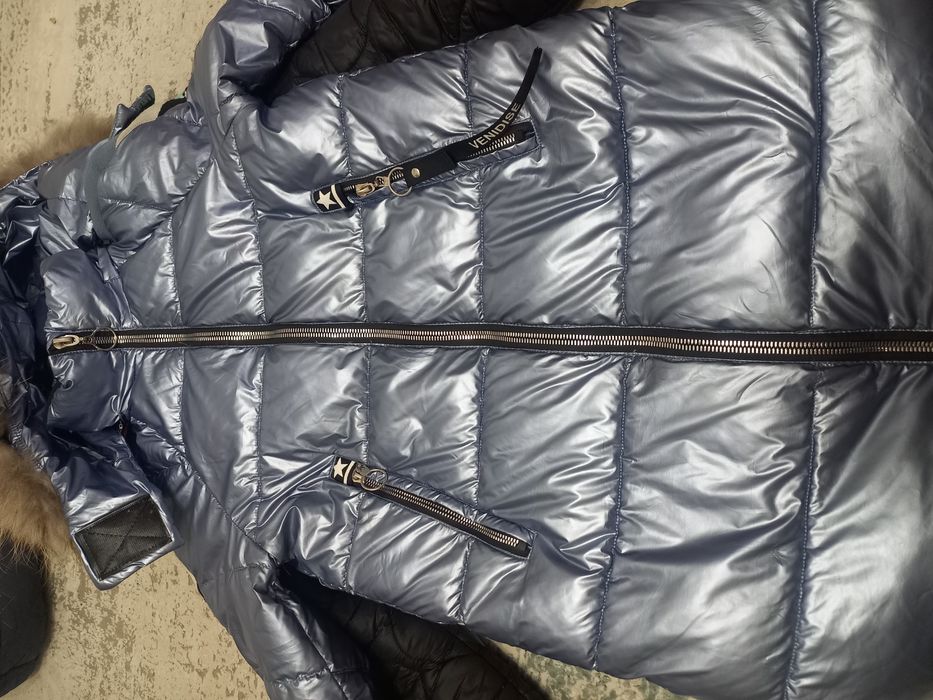 Продам куртки на девочку.