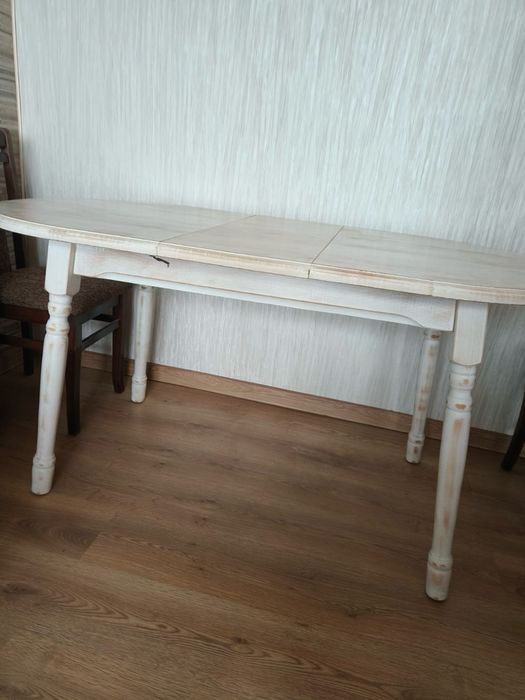 Маса със столове