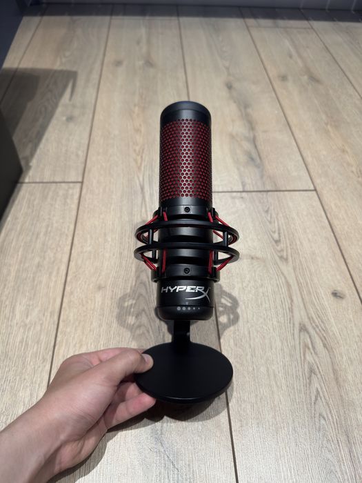 HyperX QuadCast микрофон