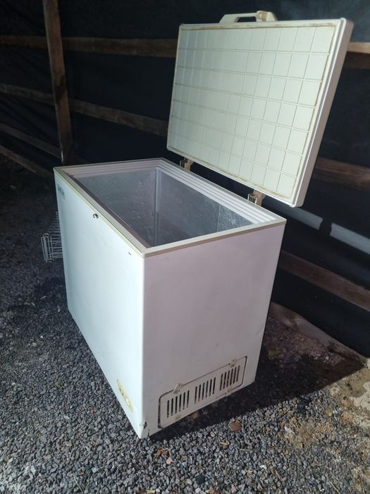 Продам морозильник