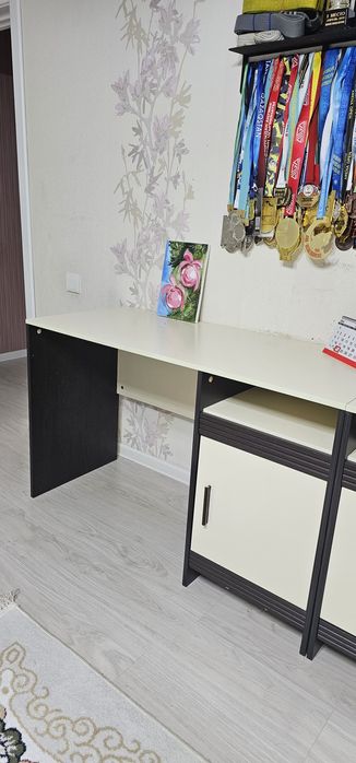 Письменный стол школьный