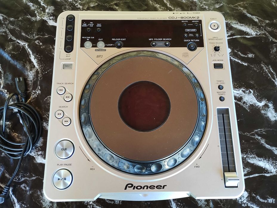 Pioner CDJ-800MK2 audio dj mixer
