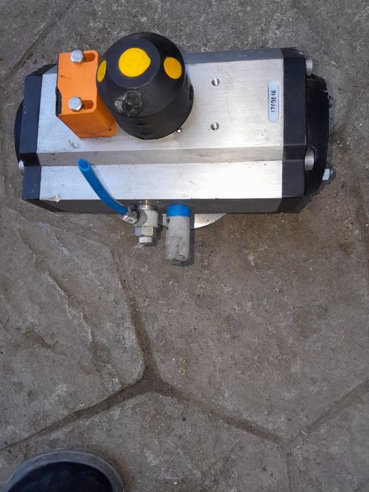 Vând diverse  pompe de apa și lespede