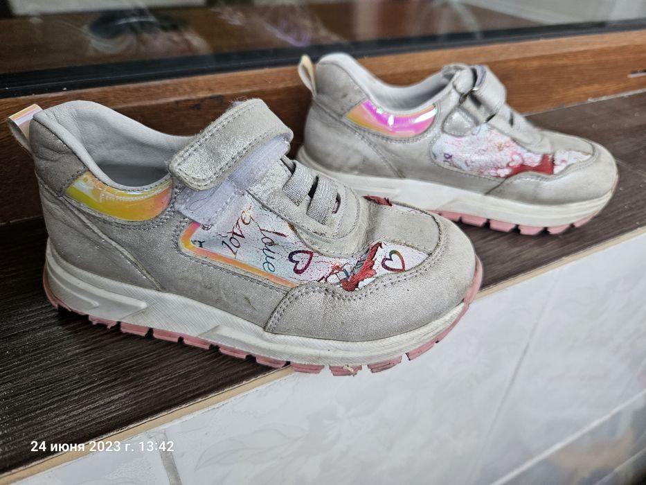 Кроссовки для девочки