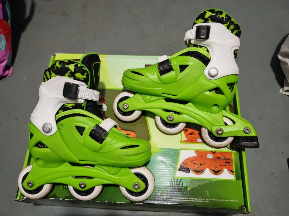 Vând role copii reglabile