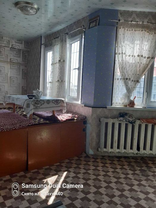 Шаҳар марказида  2/3 хонали уй сотилади!