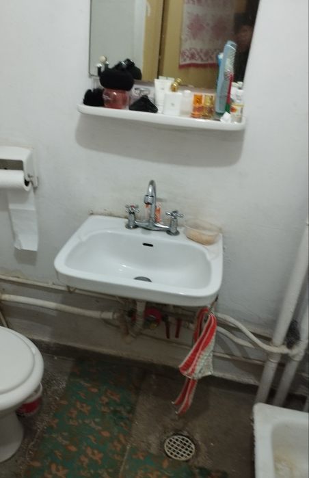 Vând apartament 4 camere Rovine-Dezrobirii