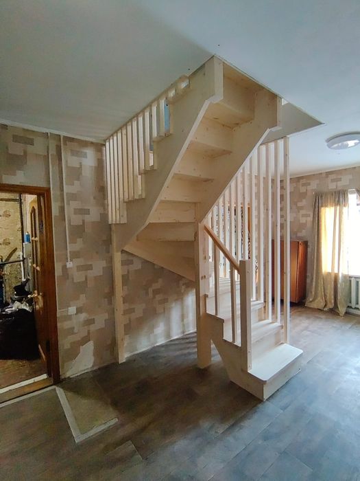 Деревянная лестница  производство Россия