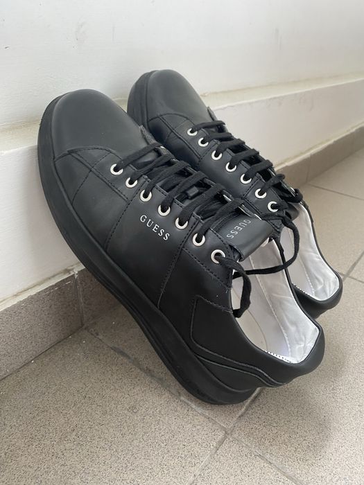 Adidasi Guess negri din piele