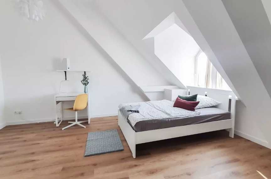 Дава се под наем Тристаен апартамент в София, Център - 90 кв.м за 612 € - Снимка #3