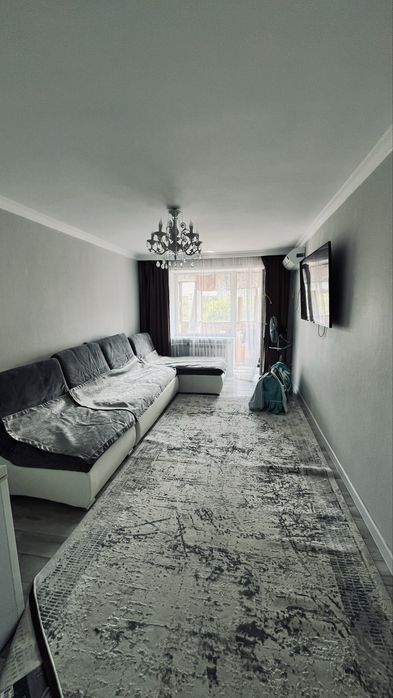 Сдается 3-комнатная квартира на длительный срок.