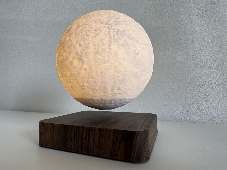 Lampă Lună cu levitație magnetică – efect WOW, stare nouă