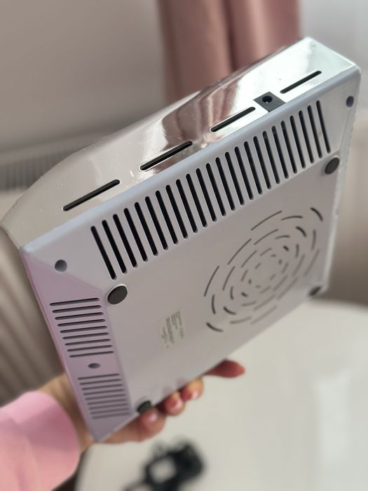 Aspirator masa manichiura