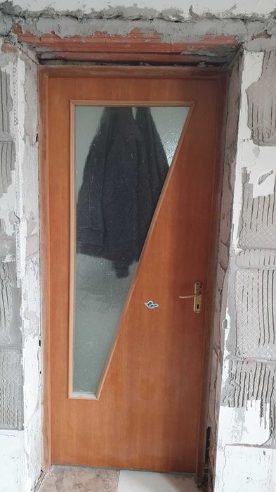 Usa de lemn cu geam 87x206cm si toc