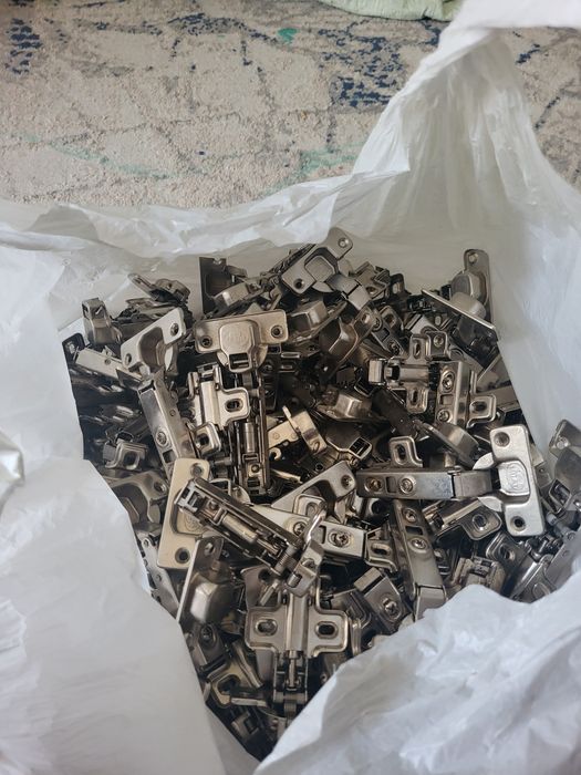 Продам петли для мебелья