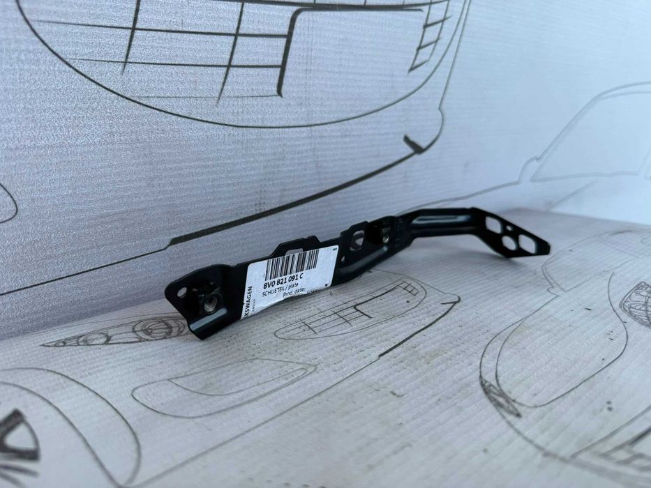Suport / Fixare Aripă Față Stânga Audi A3 S3 8V 2017 / 2013-2019 Cod OEM 8V0821091C (5C2)