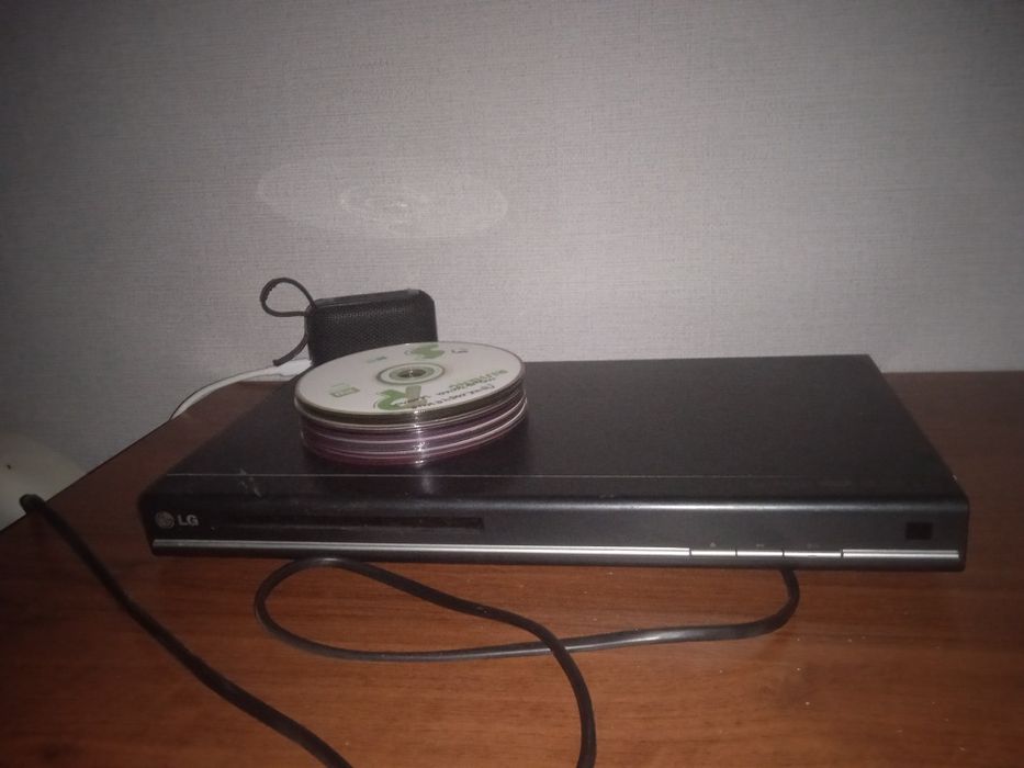 Продам DVD и комплектом дисков