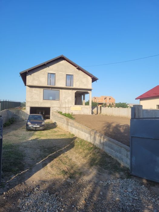 Vand casa subsol +parter+mansarda
