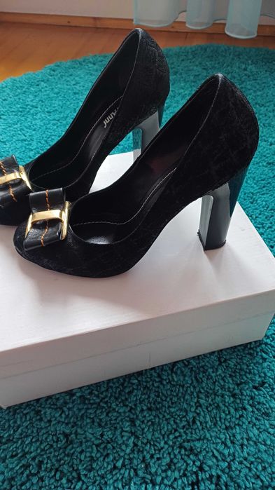 Дамски кожени обувки с ток