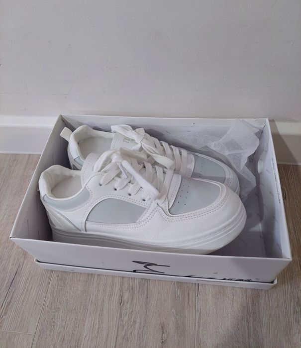 Продаются кроссовки