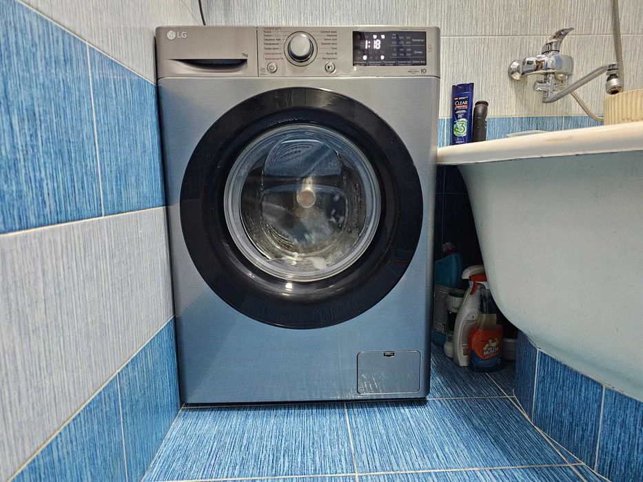 ПРОДАМ LG F2M5HS6S на 7кг Стиральная машина паром. Состояние ОТЛИЧНОЕ.
