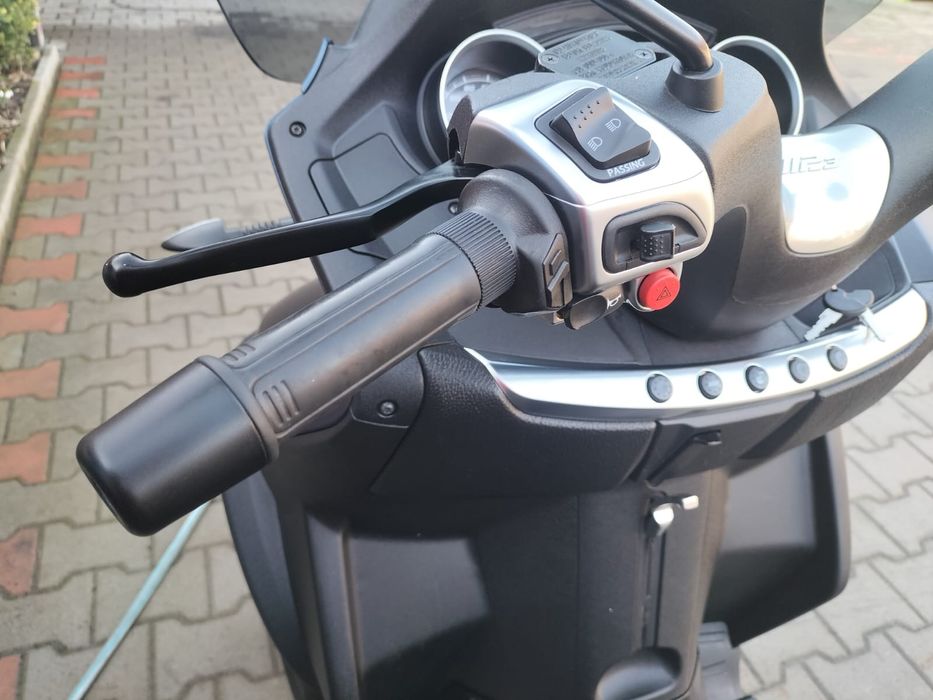 Piaggio mp3 350 sport