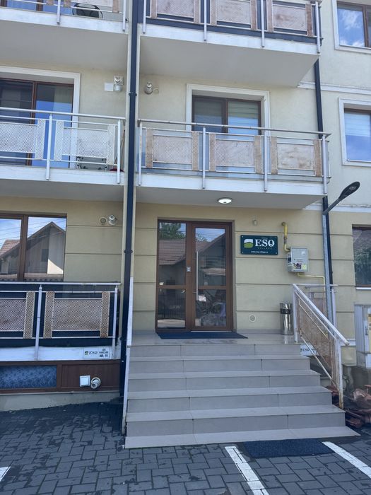 Apartament 2 camere, decomandat, loc de parcare inclus.