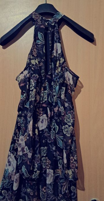 Rochie cu umeri decupati